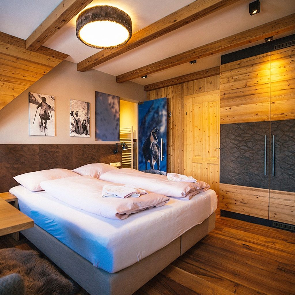 Furnished hotel room featuring a wardrobe and bed upholstered in "SKINNY" MORO leather.